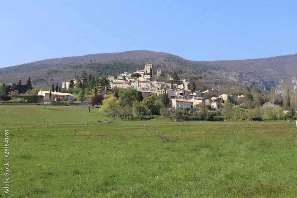 VILLAGE MEDIEVAL LE POET LAVAL EN DROME PROVENCALE - FRANCE VILLAGE MEDIEVAL LE POET LAVAL EN DROME PROVENCALE - FRANCE