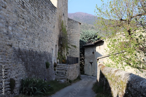 VILLAGE MEDIEVAL LE POET LAVAL EN DROME PROVENCALE - FRANCE