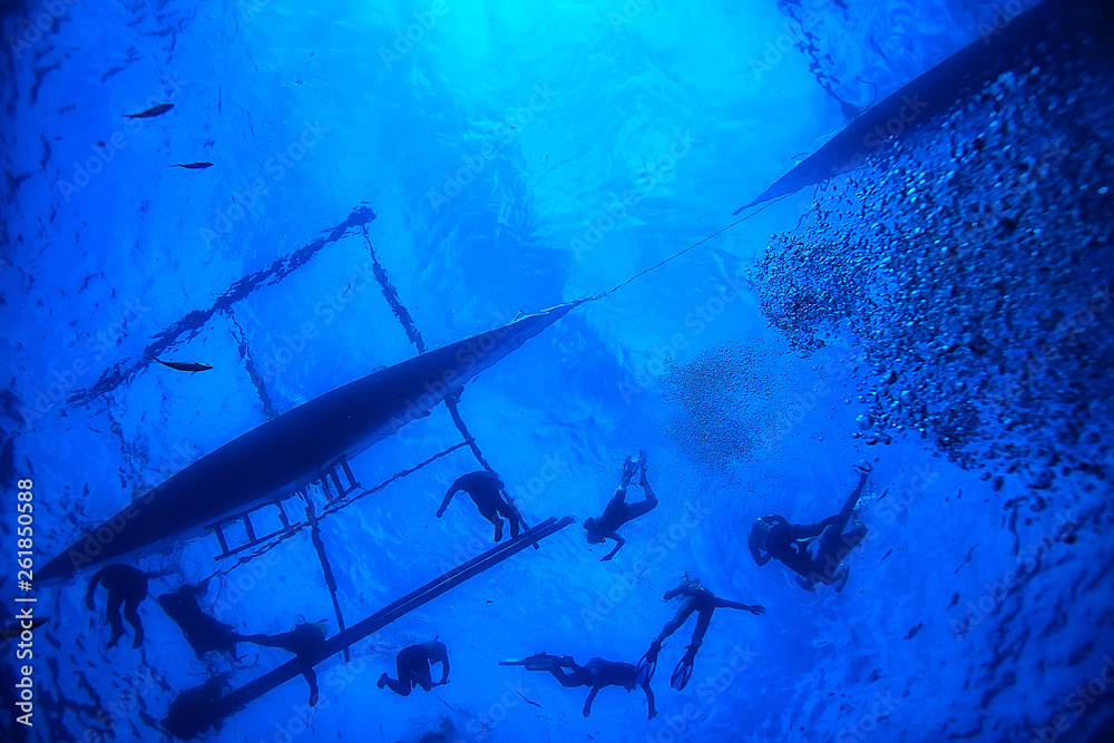 Fototapeta premium boat people dive underwater / abstract view, underwater landscape, boat and snorkeling people
