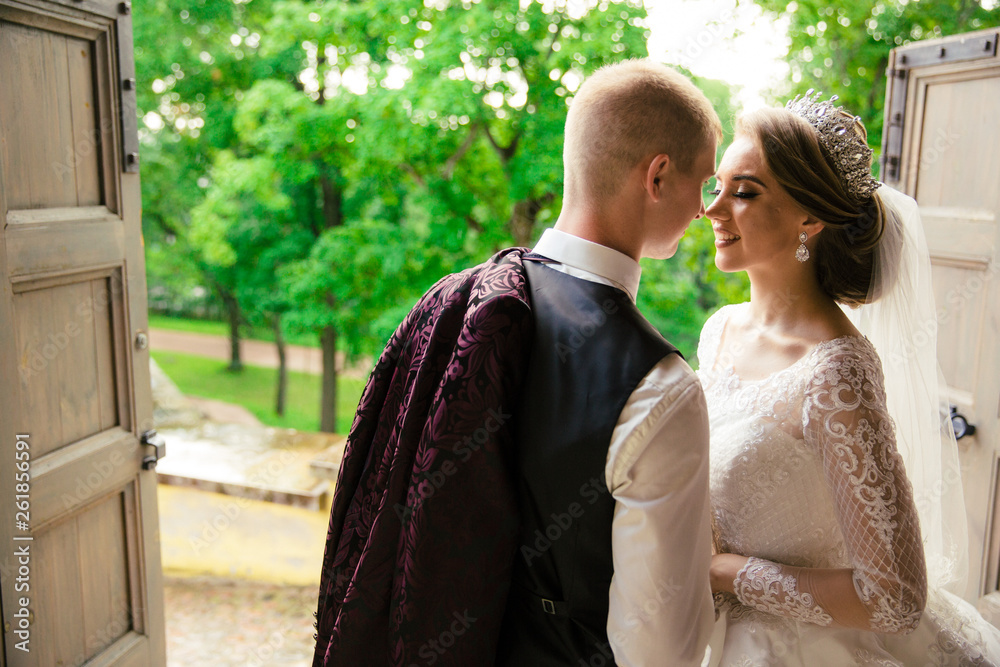 Naklejka premium Wedding. Bride and groom walk outdoors