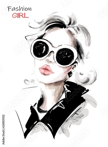 Hand drawn beautiful young woman in sunglasses. Stylish elegant girl. Fashion woman look. Sketch. Vector illustration.