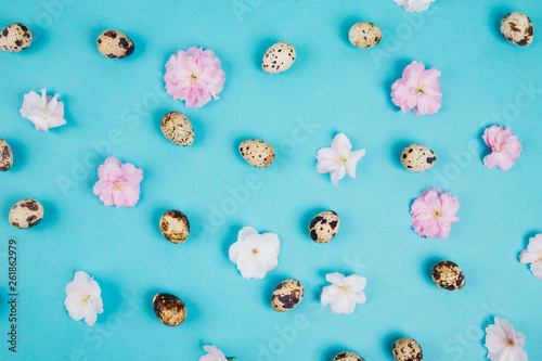 Eggs and flowers pattern.
