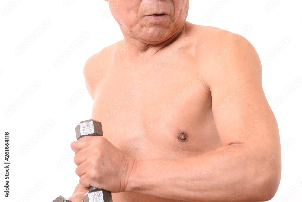 ダンベルで筋トレをする日本人シニア ダンベルで筋トレをする日本人シニア