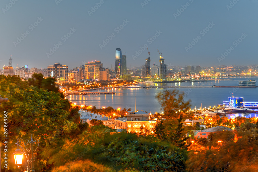 Obraz premium Panoramic skyline of the city of Baku, Azerbaijan at dusk.