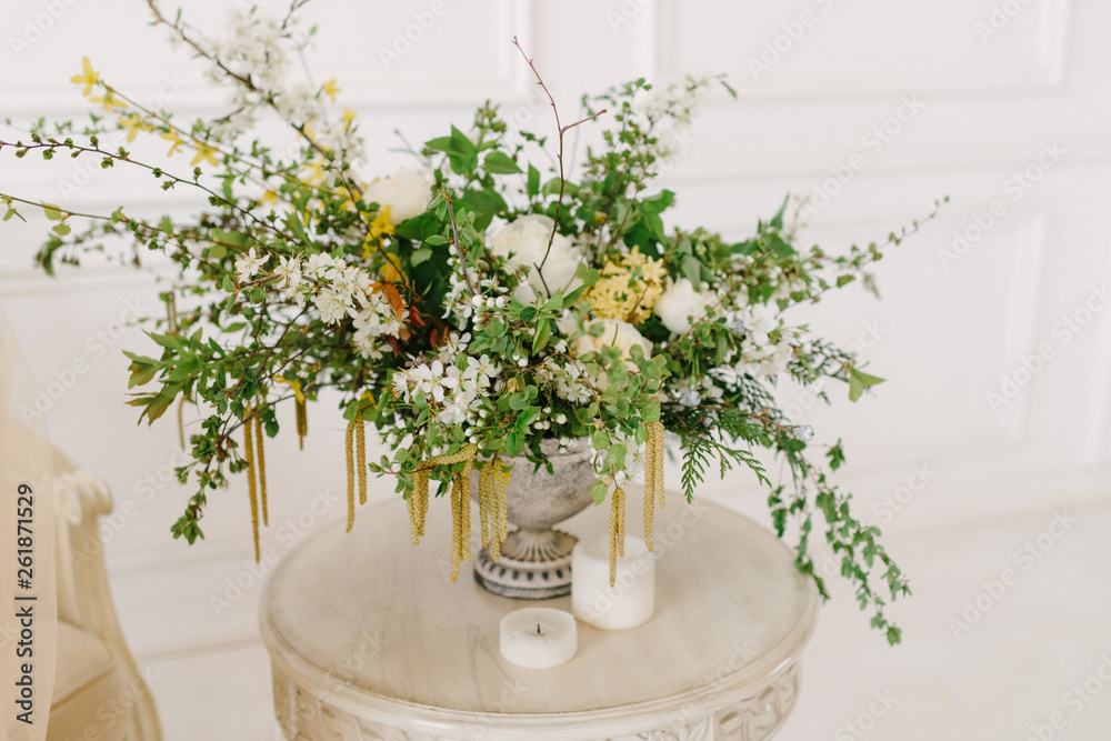 Fototapeta premium bouquet of flowers on table