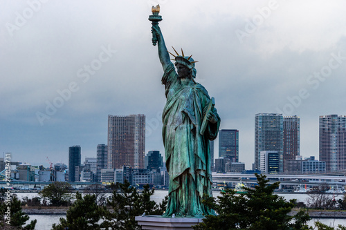 Liberty Statue of Odaiba Tokyo  in Tokyo Japan Tourist attraction point for sightseeing © jiradet_ponari