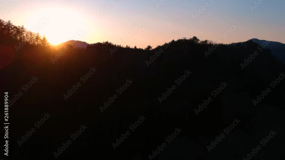 空撮　山に沈む夕日