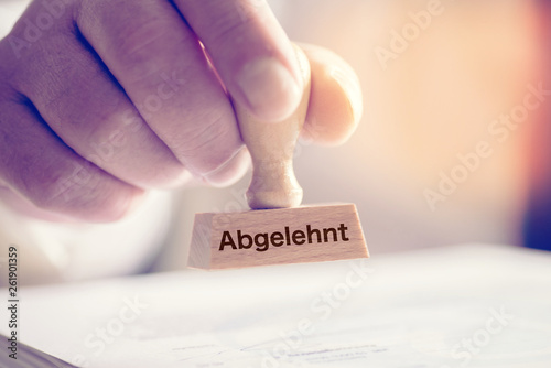 Fotografie Ein Stempel mit dem Aufdruck Abgelehnt