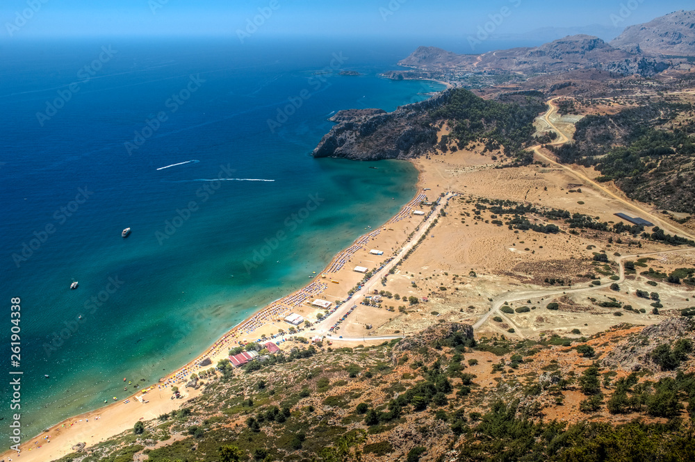 Badestrand auf Rhodos, Griechenland, ägäisches Meer aus der Vogelperspektive