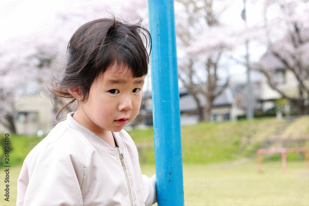 Obraz premium 桜背景の女の子