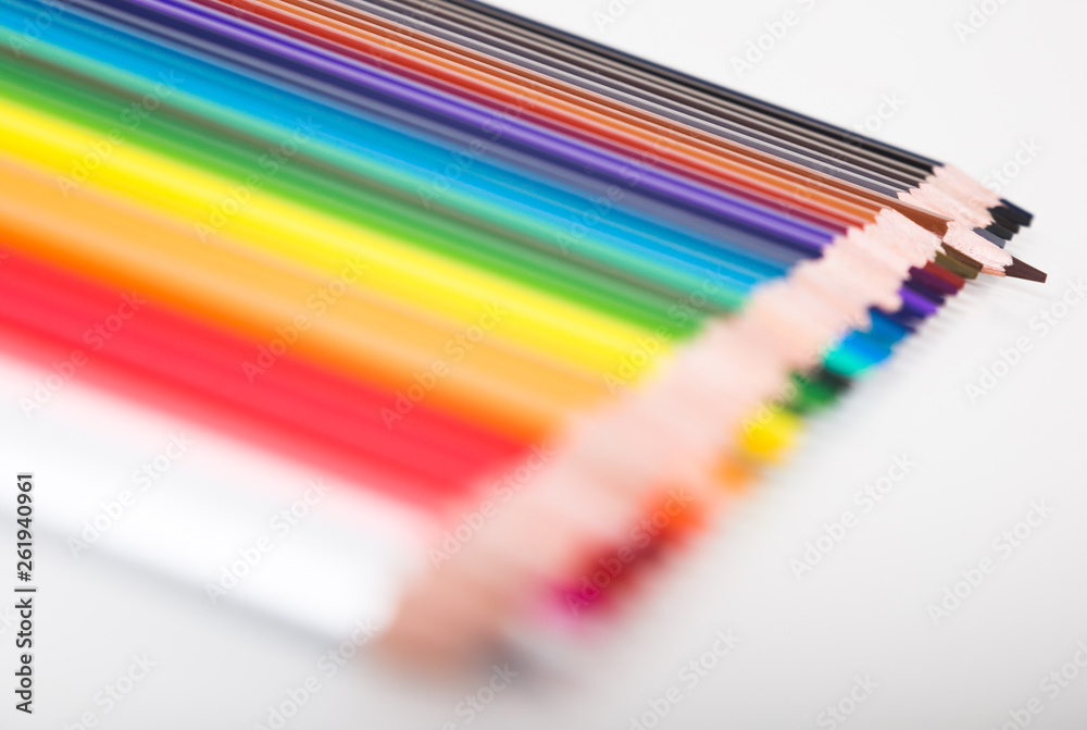 Obraz premium colored pencils lying in row