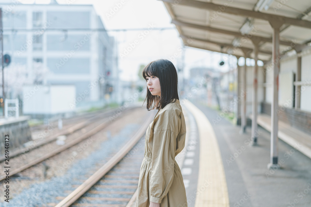 駅の女性 駅の女性