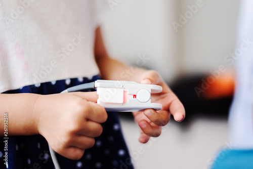 Bild auf Leinwand Fingertip Pulse Oximeter on finger of little baby child in hospital