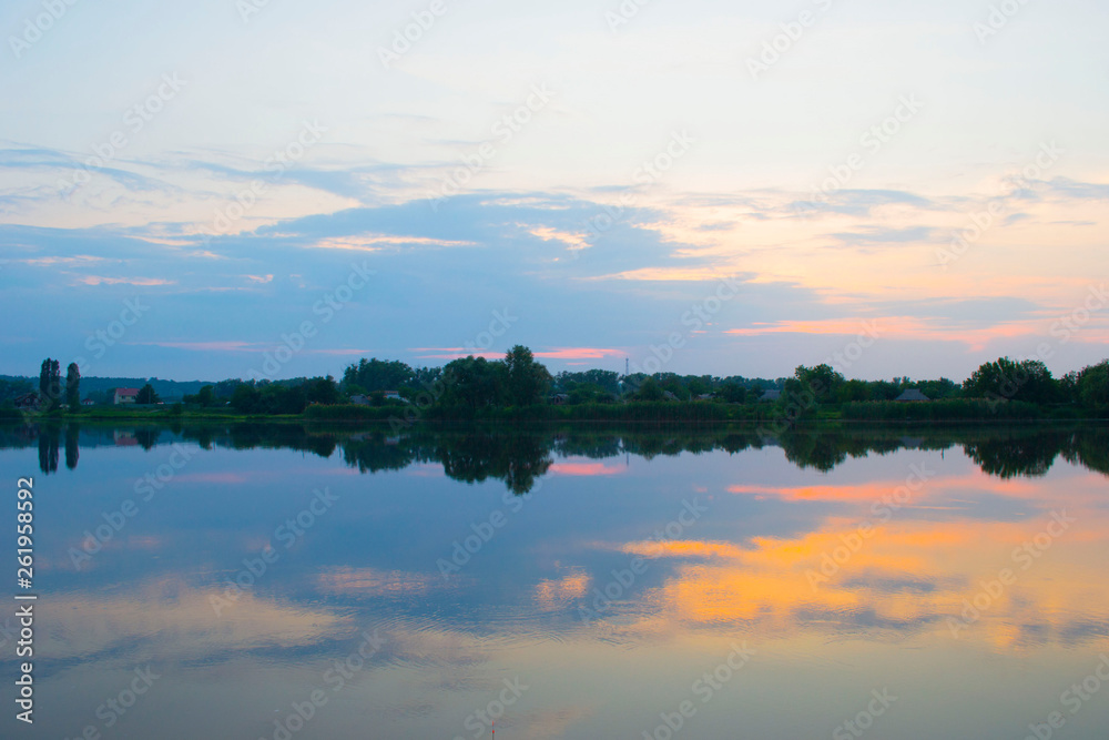 Obraz premium sunset over the lake