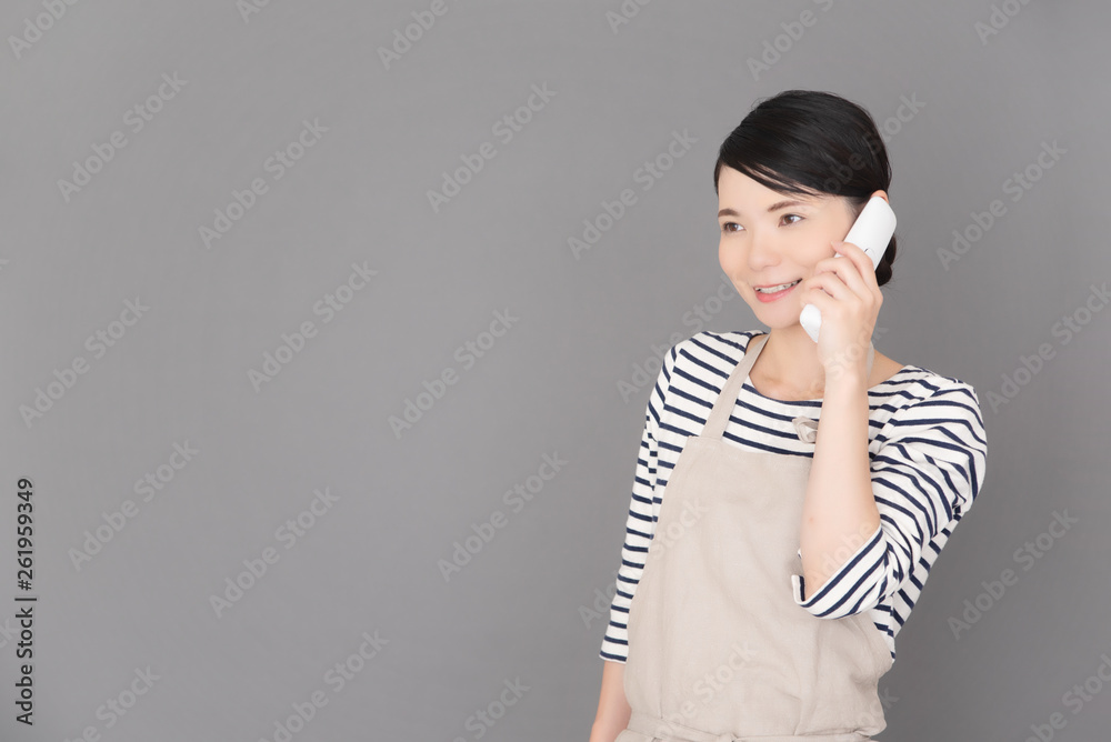エプロンの女性 エプロンの女性