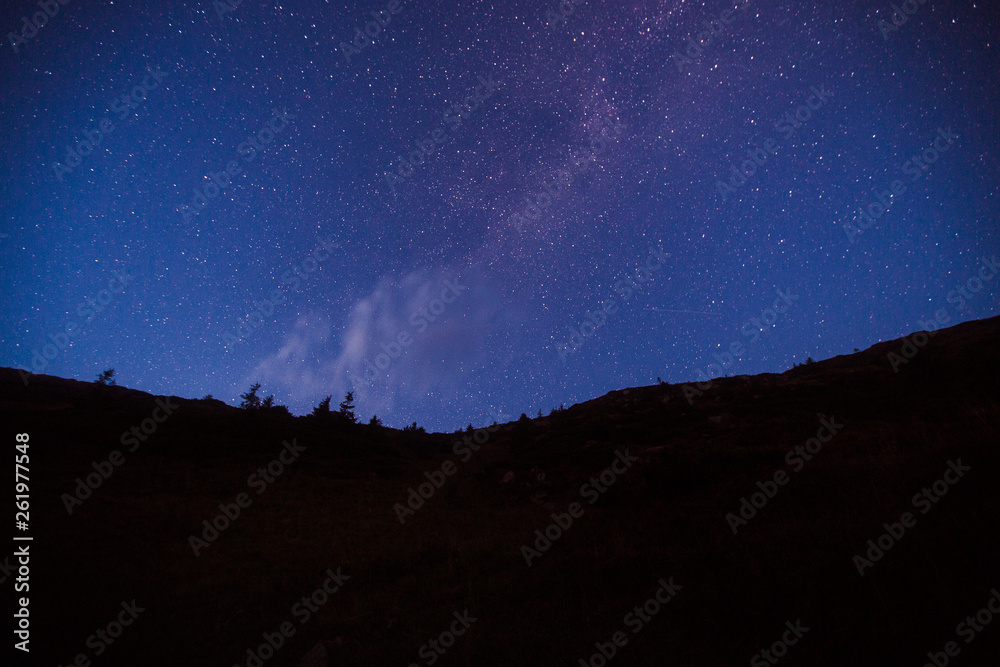 night sky in the mountains