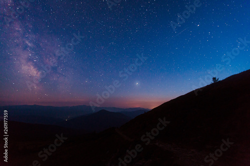 night sky in the mountains