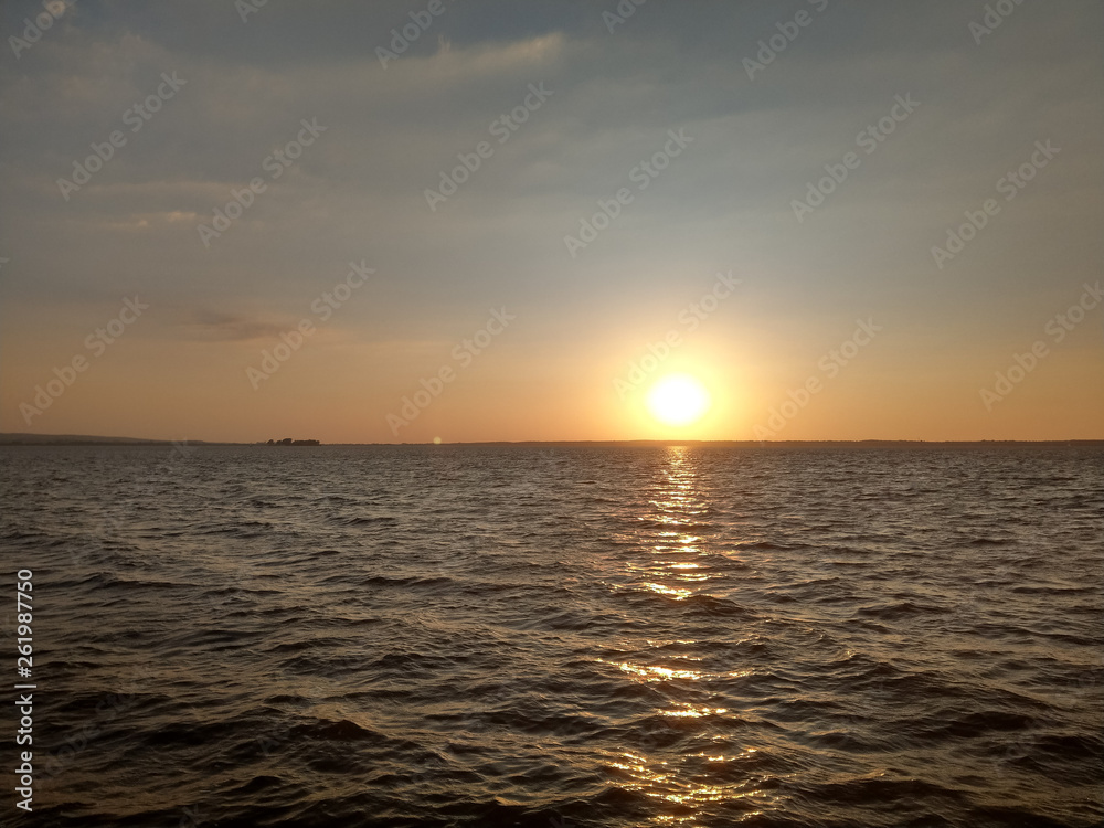 Sonnenuntergang über einem See / dem Steinhuder Meer