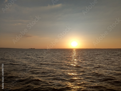 Sonnenuntergang über einem See / dem Steinhuder Meer