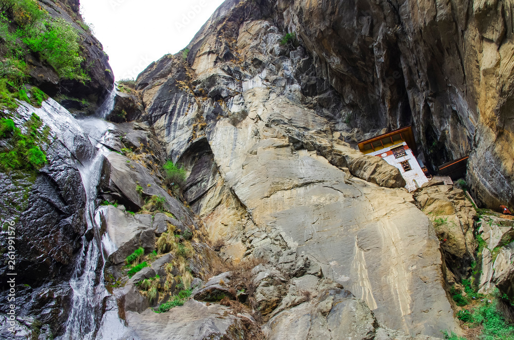 タクツァン僧院と滝 Stock Photo Adobe Stock