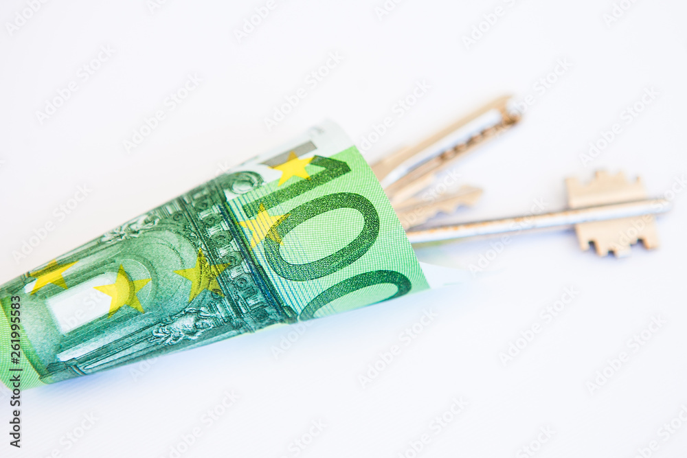 Keys in the banknotes 100 and 50 euros Keys in the banknotes 100 and 50 euros