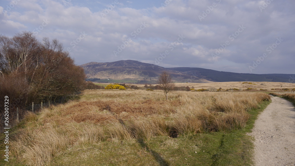 Frühlingslandschaft mit Bergen und Tälern auf der Insel Arran, Schottland Frühlingslandschaft mit Bergen und Tälern auf der Insel Arran, Schottland