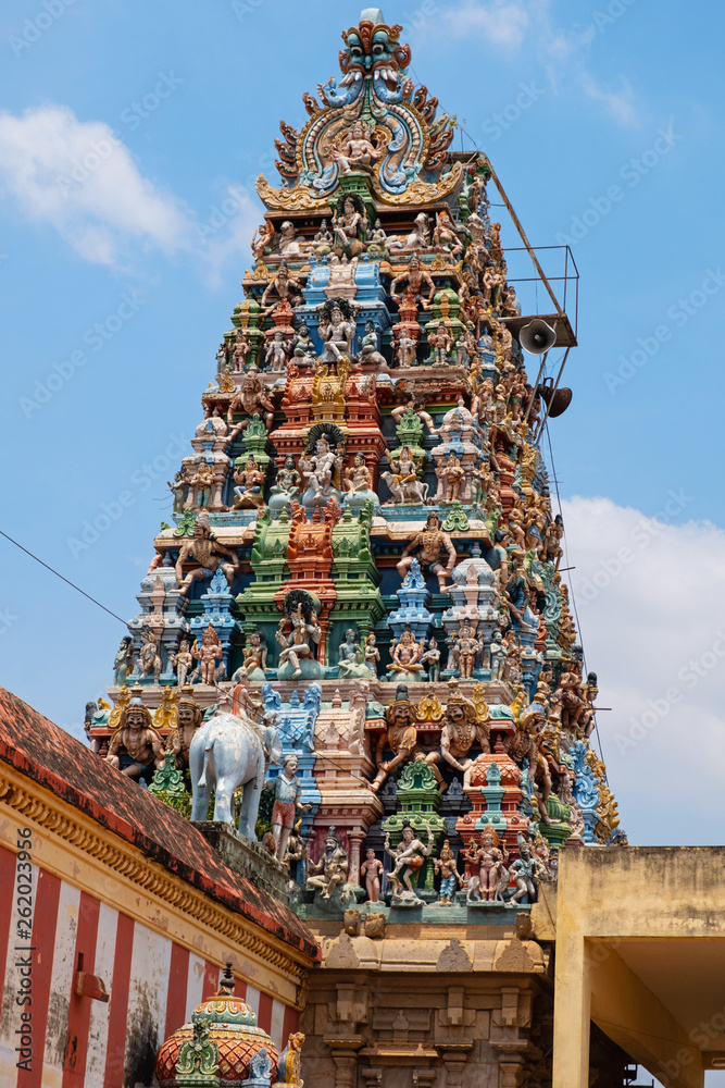 Φωτογραφία Entrance gateway, or Gopuram, to the 8th century Sri Desikanathar Hindu temple i