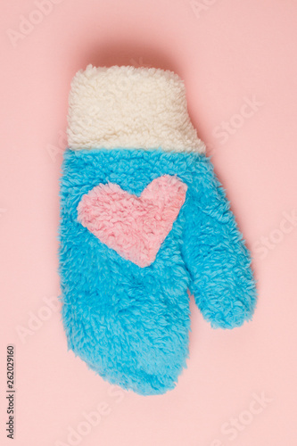 Mitten with pink heart 