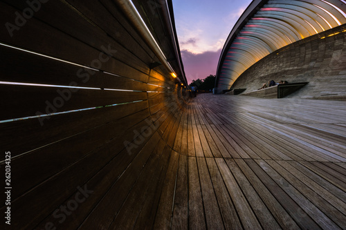 leading lines
