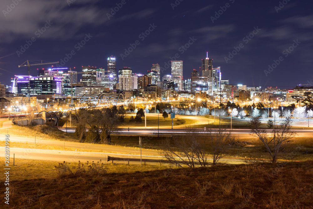 Obraz premium Denver skyline night cityscape