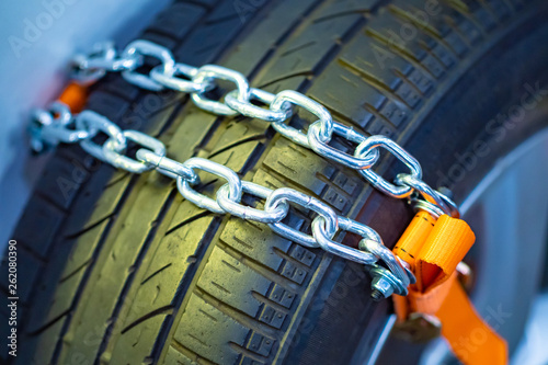 Anti-slip car chain. Agains...