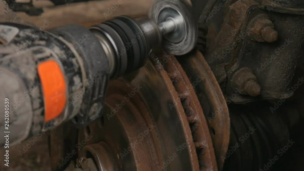 Male Cleans rust brake electric drill caliper before replacing the wheel. Male Cleans rust brake electric drill caliper before replacing the wheel.