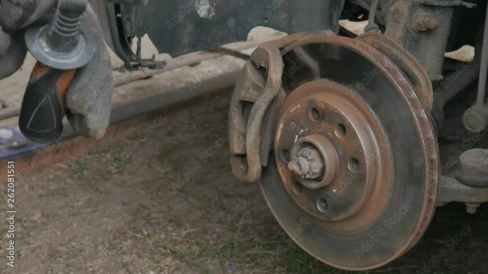 Male Cleans rust brake electric drill caliper before replacing the wheel. Male Cleans rust brake electric drill caliper before replacing the wheel.