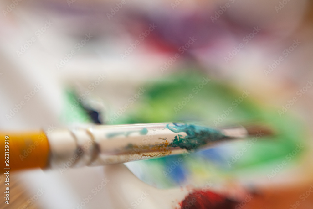 Naklejka premium Palete suja de tinta e pincel