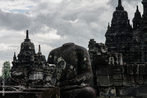 Φωτογραφία A headless Buddha statue at Sewu Temple (Candi Sewu), Yogyakarta, Indonesia