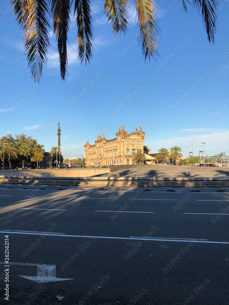 Fototapeta premium Plaza de les Drassanes roundabout in Barcelona