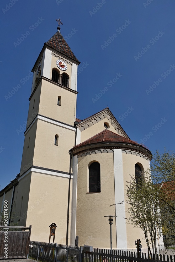 Pappenheim - Bayern - katholische Kirche vom Kindergarten aus gesehen