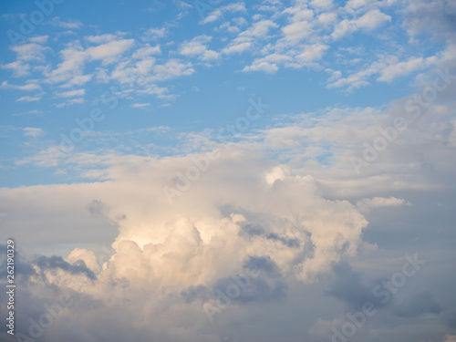 Fototapeta Naklejka Na Ścianę i Meble -  Beautiful, cumulus clouds in the blue sky