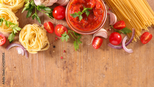 tomato sauce with pasta and spices