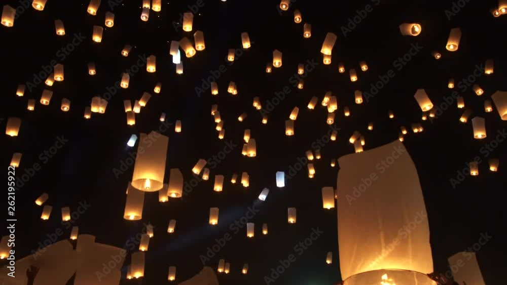 hundred floating lanterns in Thailand yi peng festival sky
