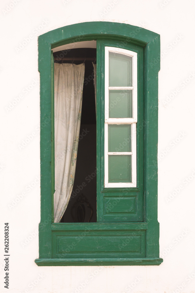 Obraz premium White wall with a green framed opened window