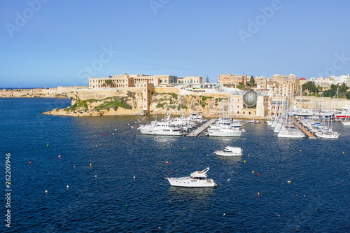 Obraz na płótnie View of Kalkara and Grand Harbour from Birgu (Vittoriosa), Malta w salonie