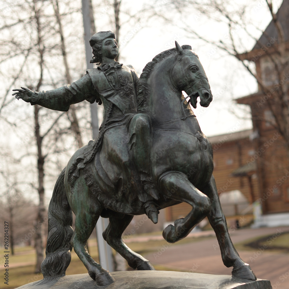 statue statue