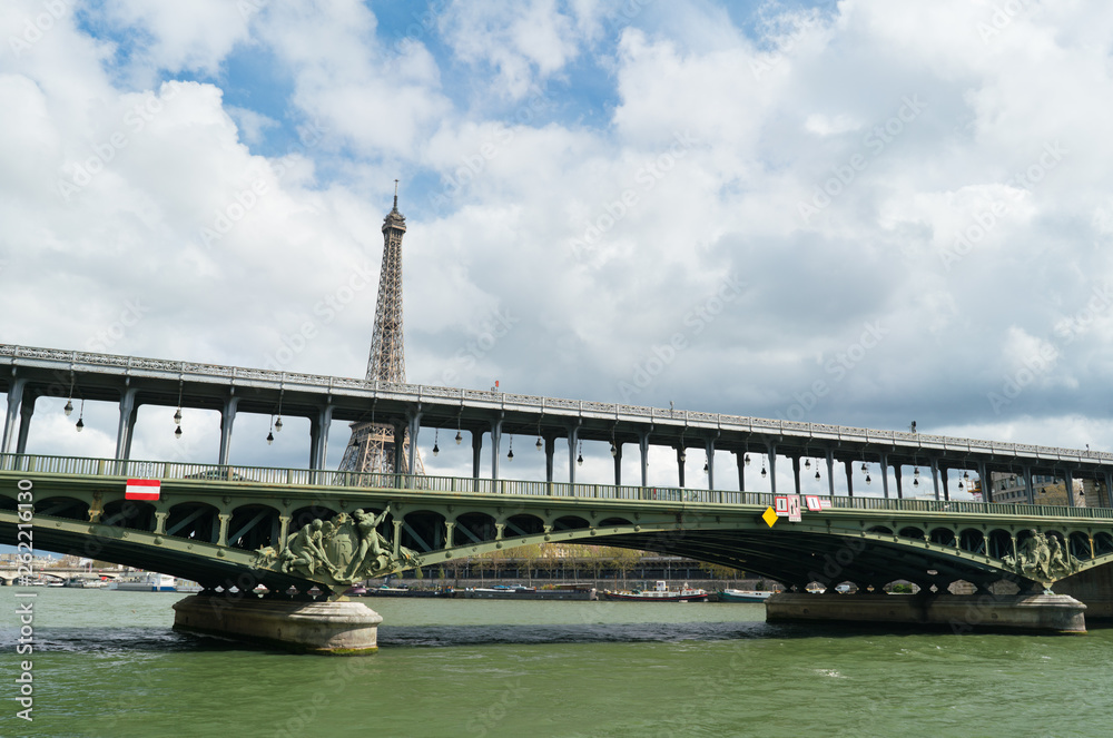 Fototapeta premium View of Eiffel tower and Bir Hakeim bridge in Paris