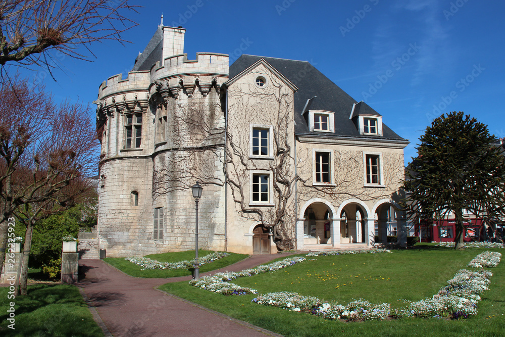 saint-georges gate in vendôme (france)