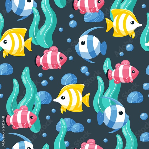 Colorful fish seamless pattern. Underwater life background in cartoon style. Hand drawn seaweeds and fish on backdrop with bubbles. Seamless pattern for fabric and wrapping paper.