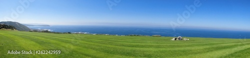 paisaje verde y azul