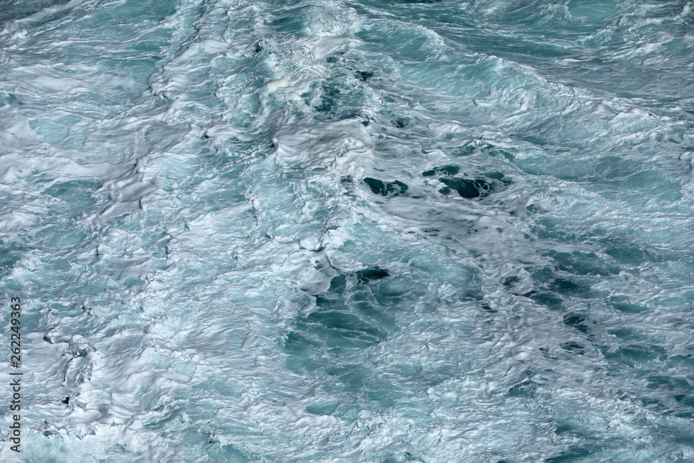 Fototapeta premium Morze, ocean, woda morska z różnymi kolorami wody
