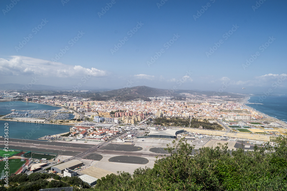 Blick über die Hafenstadt Gibraltar