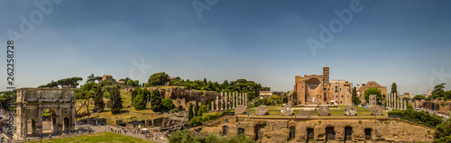 Colle Palatino, arco di Costantino, tempio di Venere e Roma visti dal Colosseo photo
